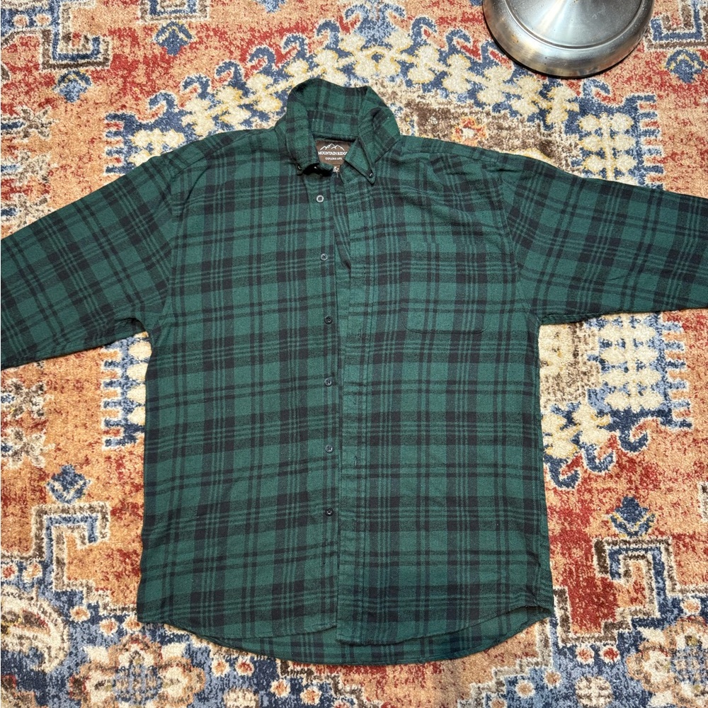 Green and Black Casual Button Down Flannel Shirt with Plaid Pattern